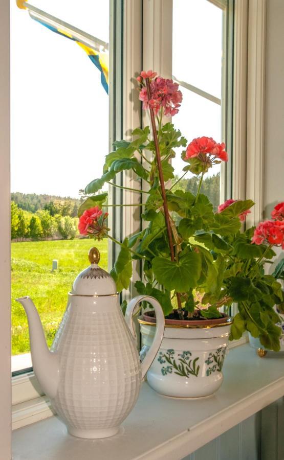 Tavlebords Honungsgard Pension Tegneby Buitenkant foto
